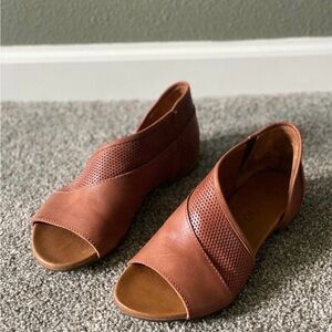 Women's Brown Peep-Toe Flats